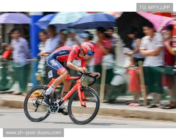 环海南岛国际公路自行车赛激战正酣赛程过半谁将问鼎总冠军